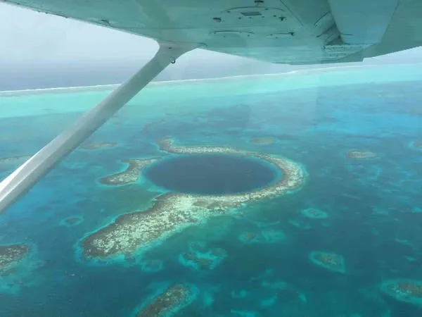 【貝里斯】包機飛越貝里斯大藍洞，人人都可以是土豪-Belize Great Blue Hole