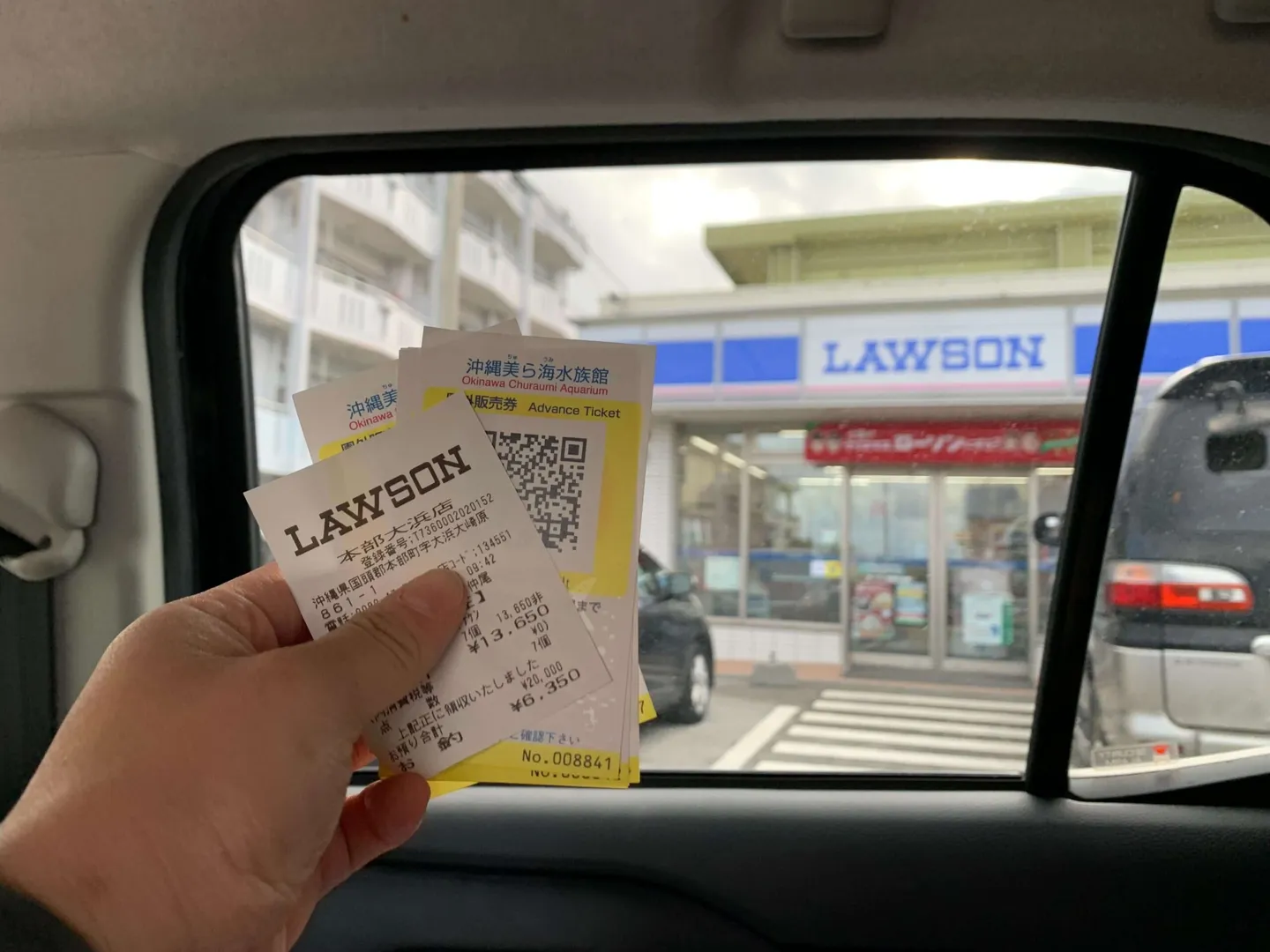 Buying Okinawa Churaumi Aquarium tickets at a convenience store is better value