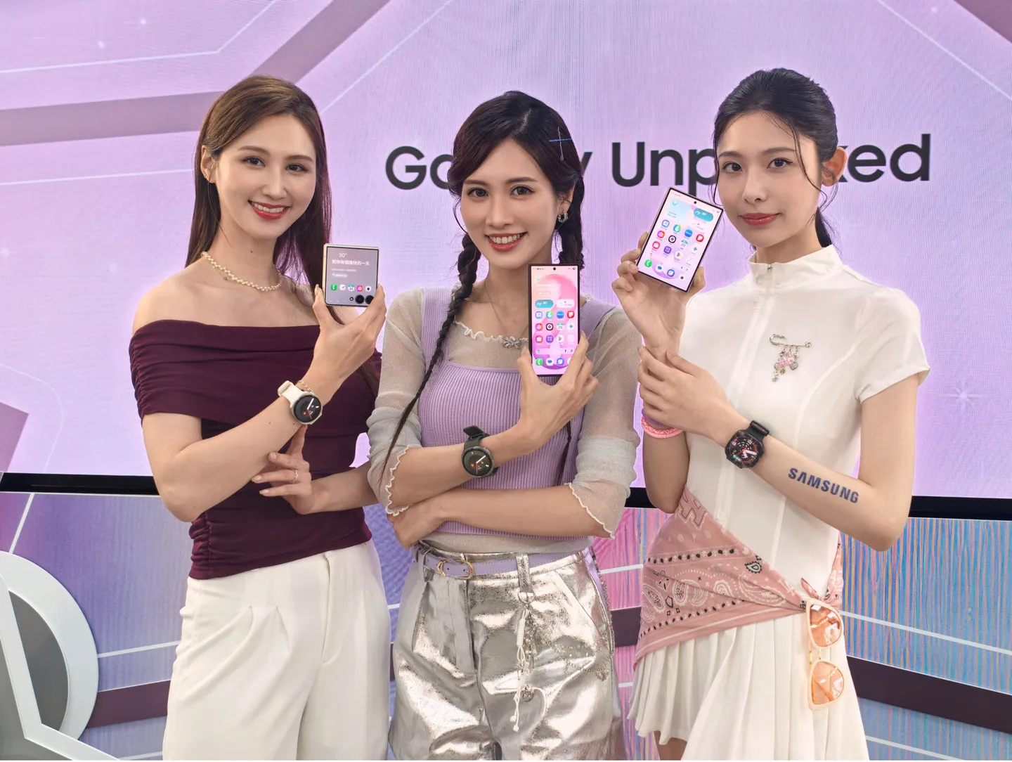 Galaxy Unpacked 發表會現場展示 Galaxy Watch Ultra2 與 Galaxy 系列手機