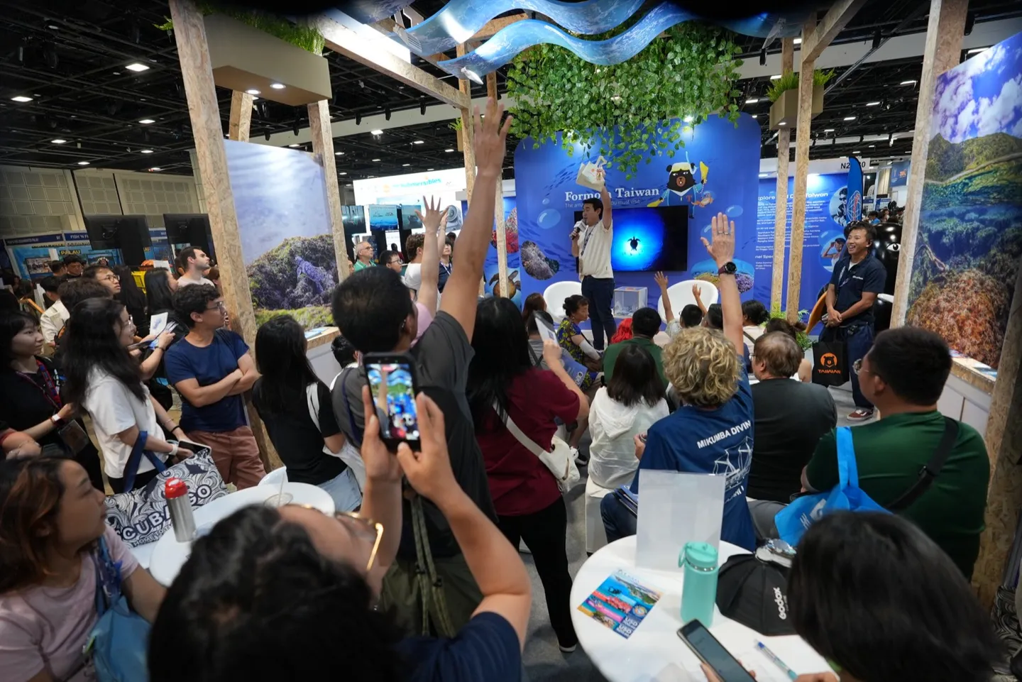 ADEX 2026 台灣館攤位前的訪客互動