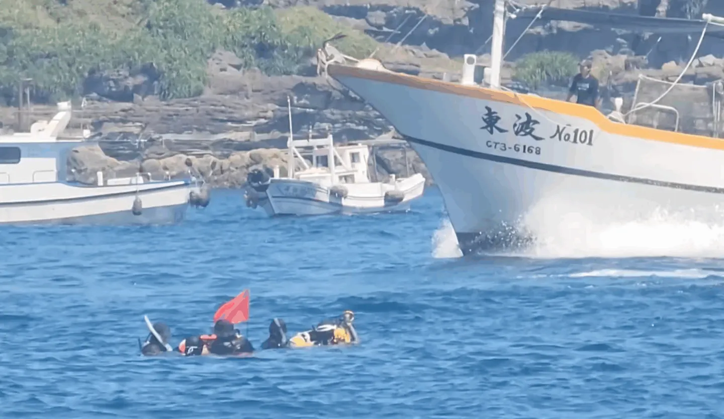 龍洞漁民集結抗議與潛水客衝突，揭開台灣海洋治理的羅生門